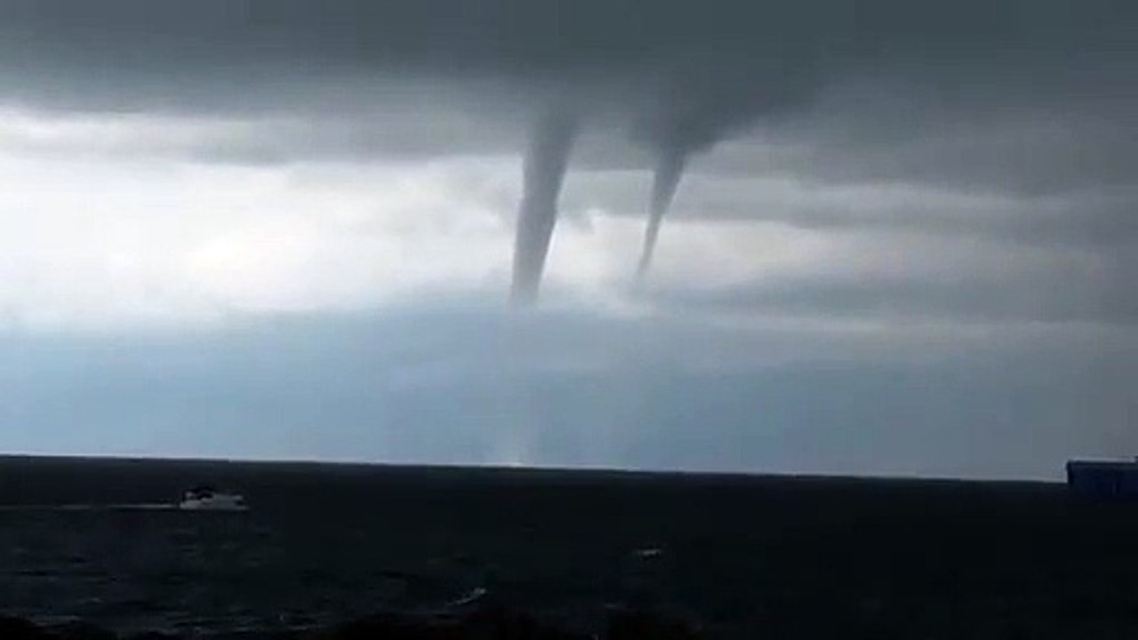 Avión consigue atravesar tres tornados