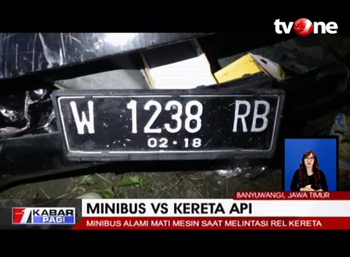 Minibus Ditabrak Kereta, Enam Orang Terluka