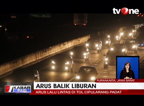 Antrean Kendaraan Arus Balik di Tol Cipularang Capai 10 KM