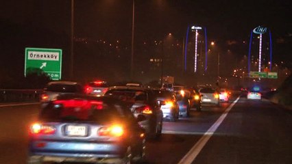 Adana'daki cinsel istismara İzmirliler'den pankartlı tepki