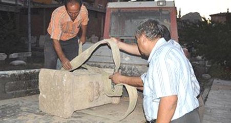 Afyon'da Kanalizasyon Kazısında Bulunan 1700 Yıllık Roma Dönemi'ne Ait Sunak Çalındı