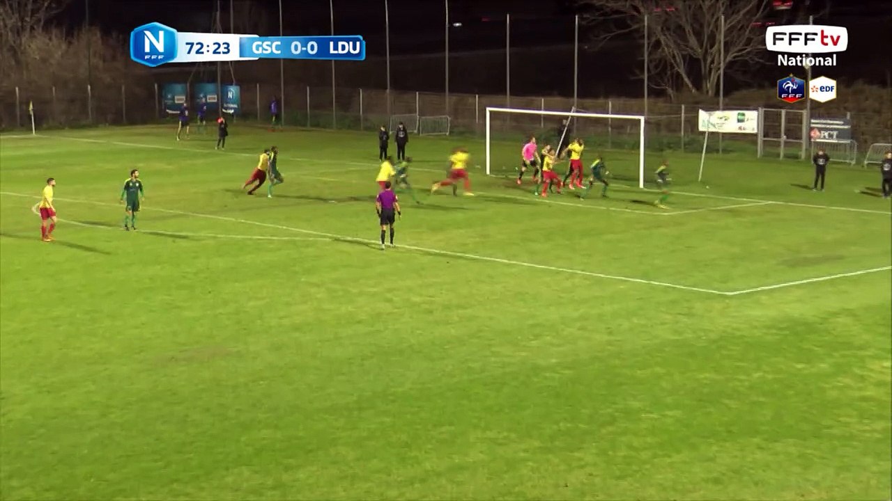 Ouverture de score de Lyon. Cédric TUTA reprend magnifiquement un centre de la tête. 0-1 pour Lyon.