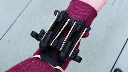 Il a fabriqué un pistolet à bonbons