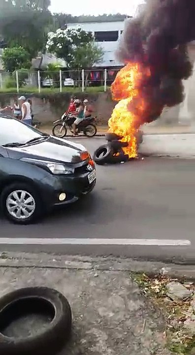 Protesto interdita os dois sentidos da Rodovia Serafim Derenzi