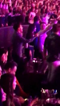 Niall Horan and Hailee Steinfeld Get Flirty In Vegas