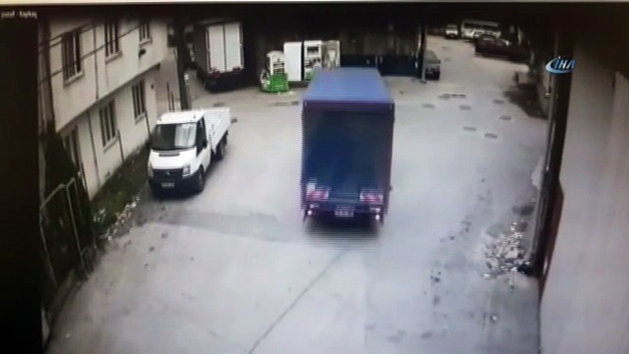 Kapkaççı kıyafet kumbarasındaki parmak izinden yakalandı