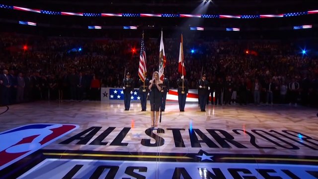 Fergie ruine l'hymne américain au All Star Game NBA !! Black Eyed Peas