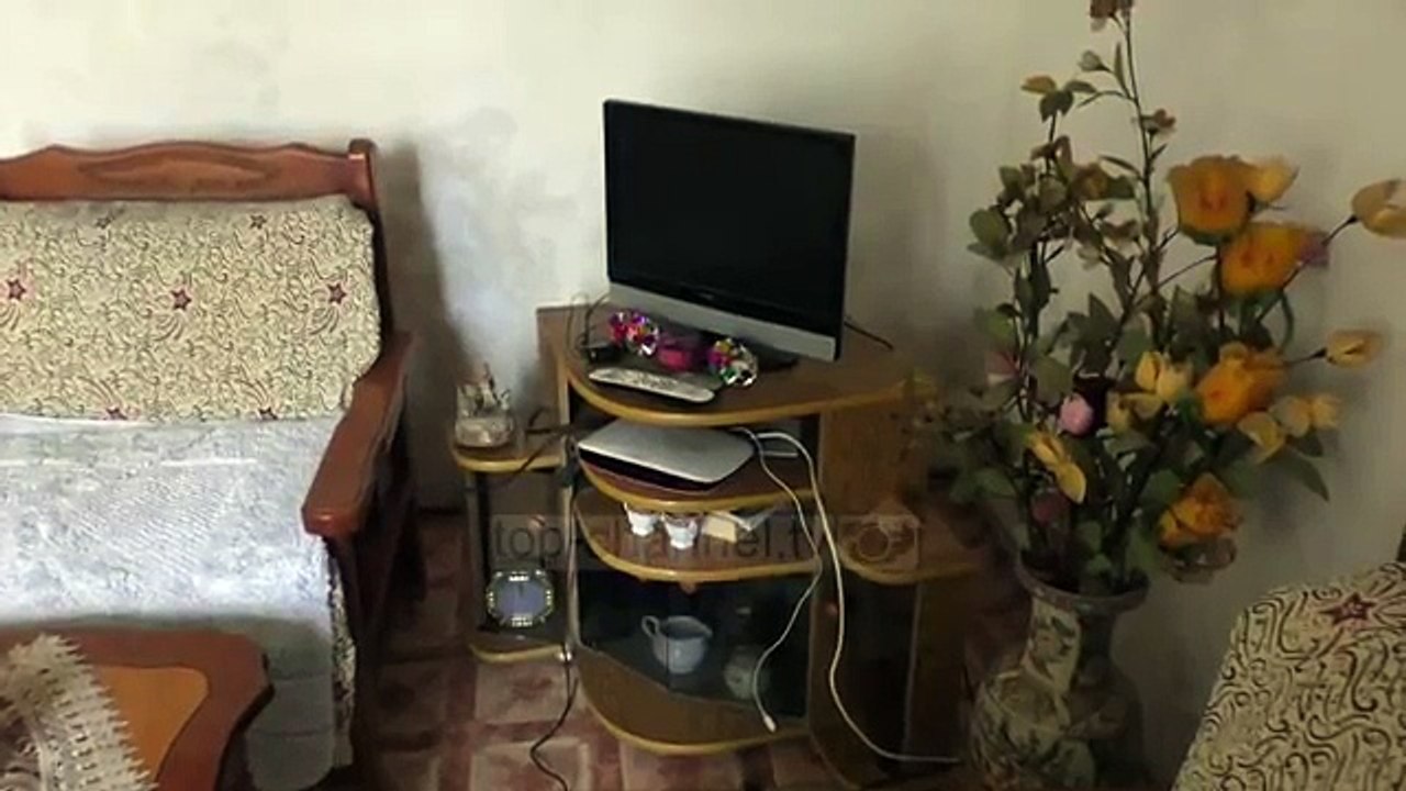 70-vjeçarja jeton me lëmoshën e fqinjëve