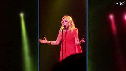 Marta Sánchez emociona en el Teatro de la Zarzuela al cantar el himno de España... con su propia letra