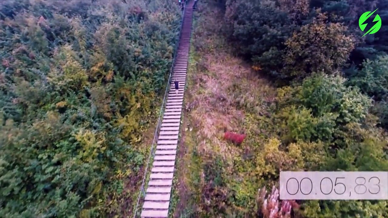 Cet athlète grimpe à toute vitesse le Helsinki Staircase : 400m et 426 marches