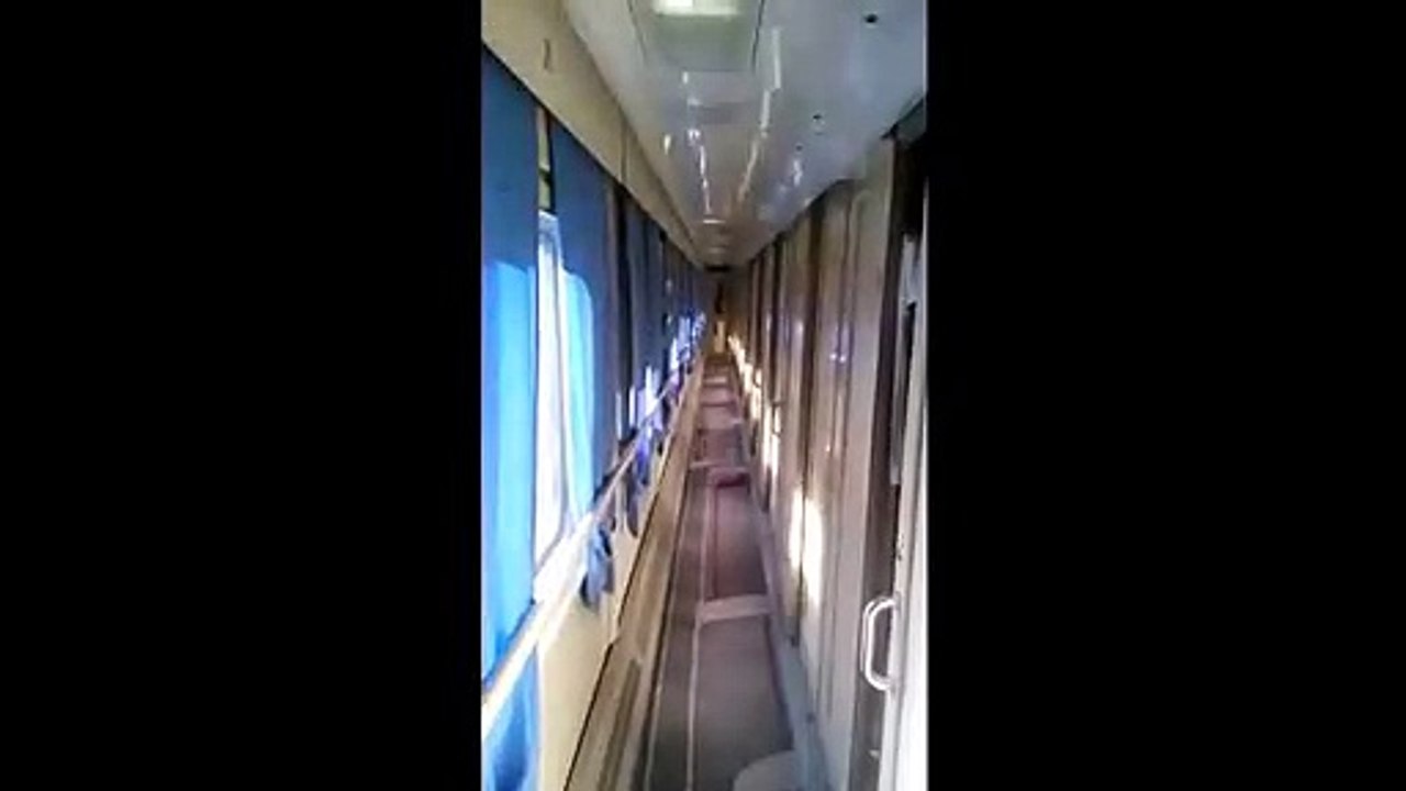 Tren hipnotizante   las sombras de las ventanas son dignas de una película de terror