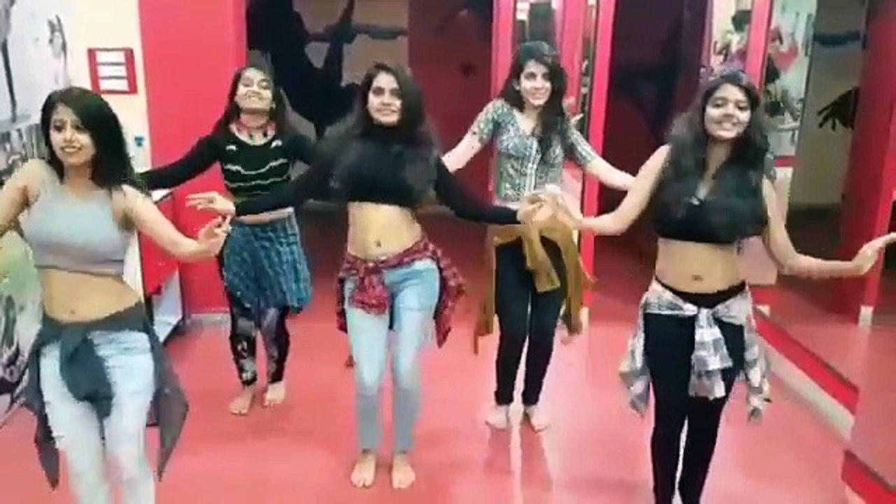 TU CHEEZ BADI HAI MAST MAST  Dance  CHOREOGRAPHY