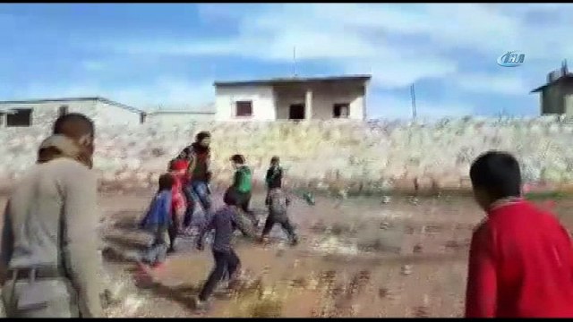 - Pkk/pyd'den Kurtarılan Köyde Öso Askerleri Çocuklarla Top Oynadı- Pkk/ypd Terk Ettikleri Köylerin İsmini Bile Değiştirmiş