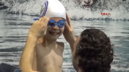 Eskişehir Baran Yüzüyor, Ayaklarıyla Yazı Yazıyor