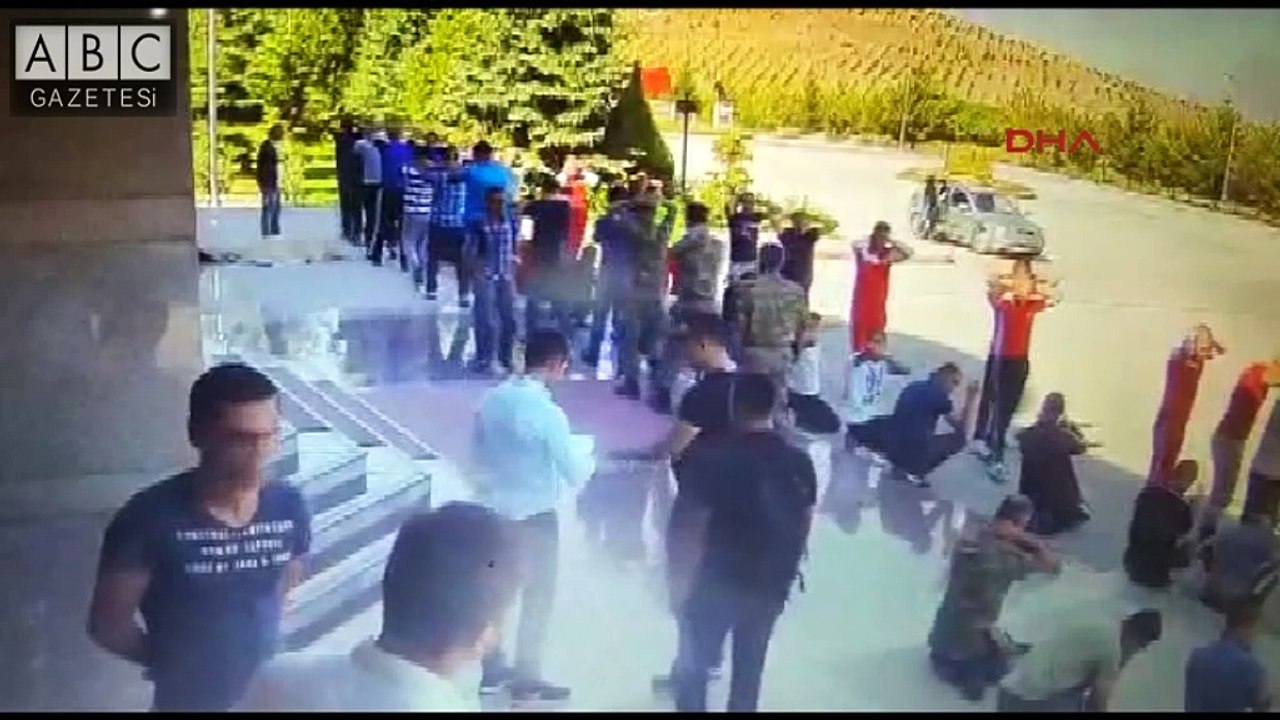 Özel Kuvvetler Komutanlığı'na giren darbecilere baskın görüntüleri