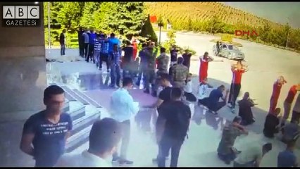 Özel Kuvvetler Komutanlığı'na giren darbecilere baskın görüntüleri