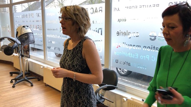 Coiffure, maquillage: vous avez deux heures !