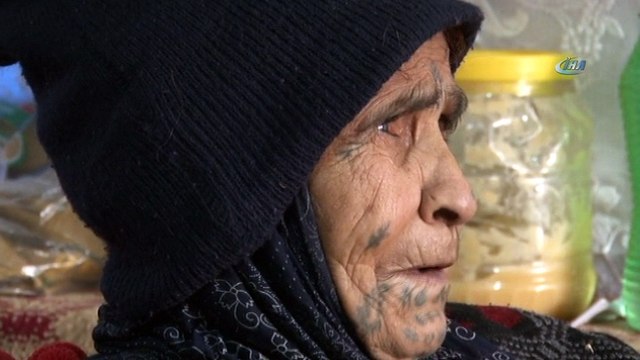 PYD'li teröristlerin yaraladığı annesini sırtında taşıdı