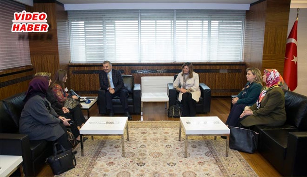 (20 Şubat 2018) AK PARTİ KADIN KOLLARI BAŞKANI VE YÖNETİM KURULU ÜYELERİ  BAŞKAN ÇELİK’İ ZİYARET ETTİ