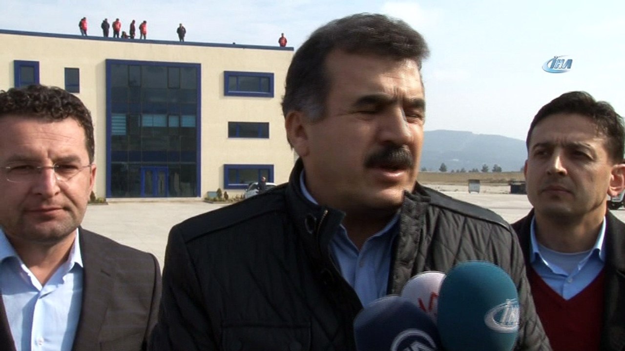 Karabük’te işten çıkarılan işçiler haddehane çatısına çıkarak eylem yaptı