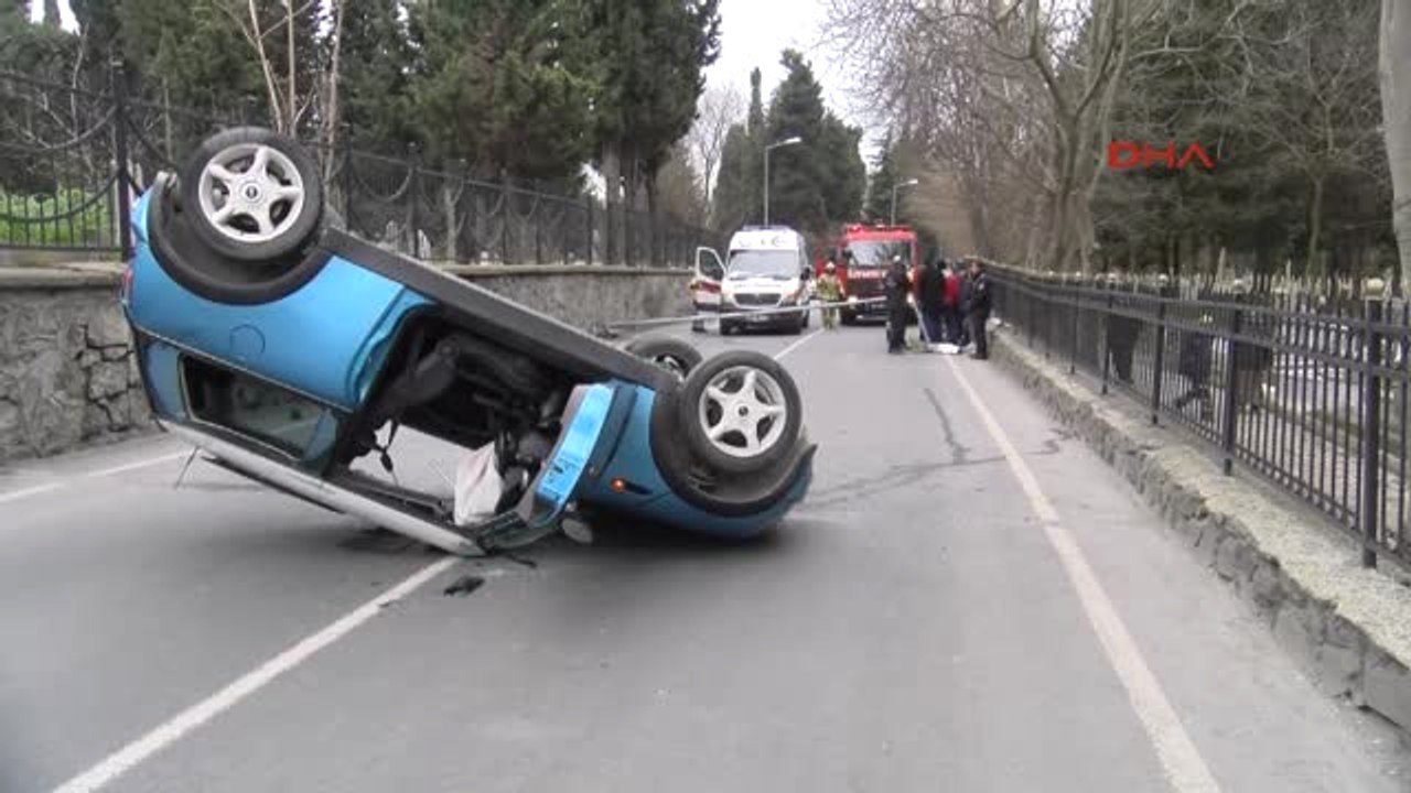 Üniversite Öğrencisi Genç Kız Otomobiliyle Elektrik Direğine Çarpıp Takla Attı