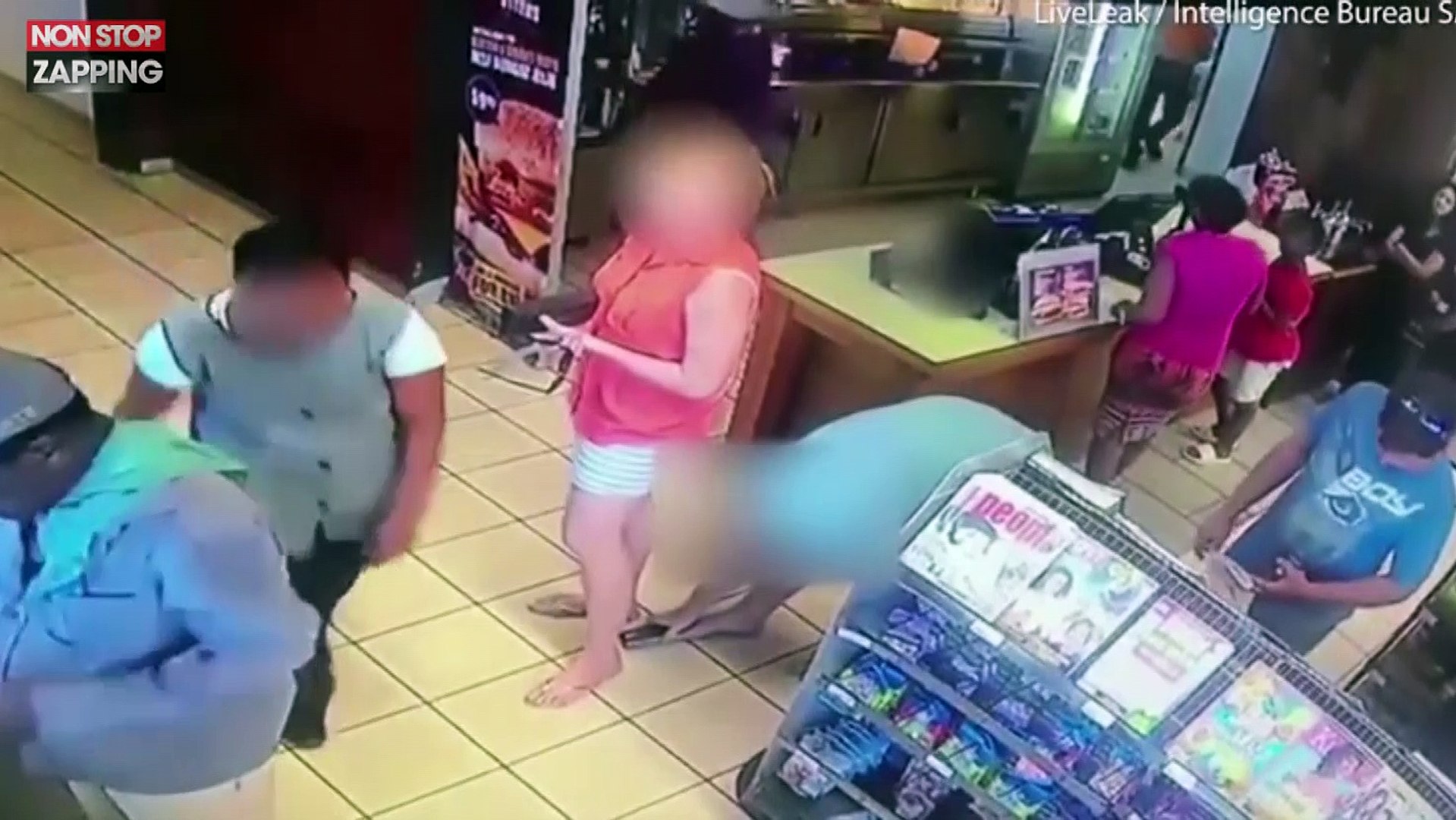 Un homme tente de filmer sous la jupe d'une femme dans un magasin (vidéo) -  Vidéo Dailymotion
