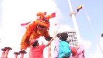 Lion dance to meet and greet tourists