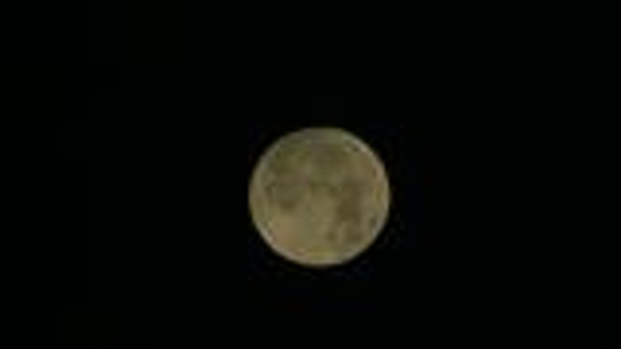 Moon sets over Jerusalem shrines