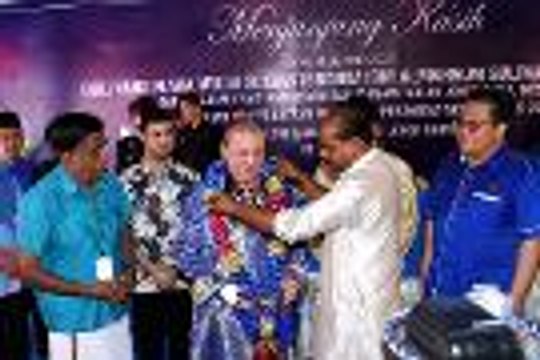 Johor's Sultan Ibrahim attends state-level Thaipusam celebrations with injured hand