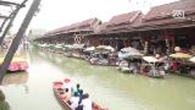 Shop in Thailand selling grilled seahorses ordered closed