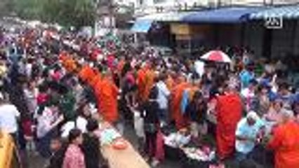 Thailand enters 2018 with prayers and celebrations