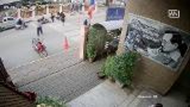 Thai cop praised for heroism