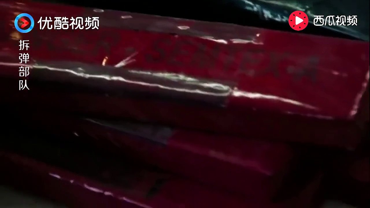 《拆弹部队 The Hurt Locker》见到如此恶心的人肉炸弹，见过大场面的美国大兵，都快吐了！