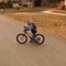 Jamais se retourner en vélo : son drone filme son énorme chute !