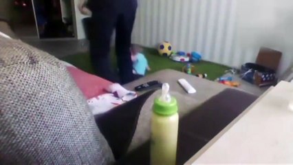 Bebeğinin ağlamasından şüphelendi... Şoke eden görüntüler!