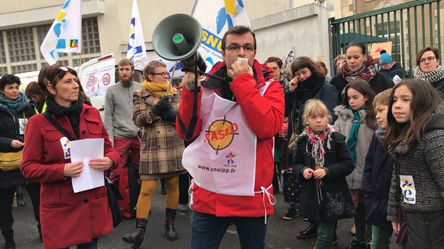 Une manif pour des moyens en plus dans les écoles