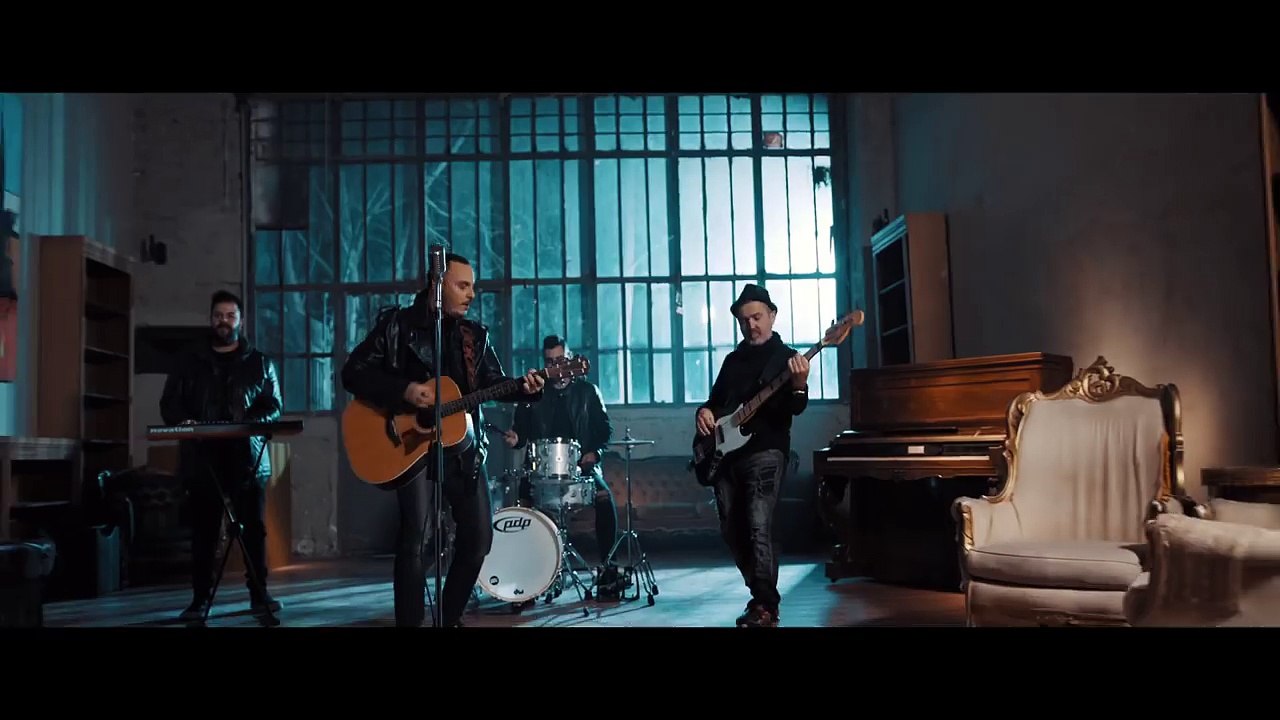 Άκης Δείξιμος - Χίλιες Μοναξιές - Official Video Clip