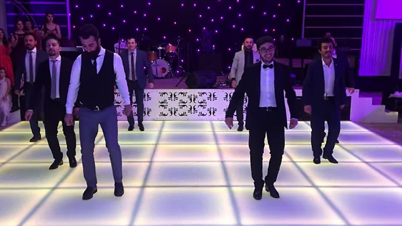 Bahçe Duvarından Aştım - Ankara Oyun Havası