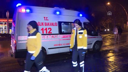 Başkentte otomobil servis aracına çarptı - ANKARA