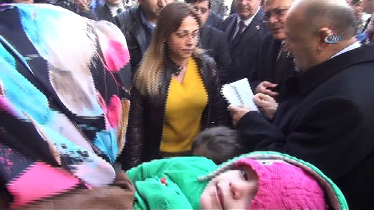 Başbakan Yardımcısı Fikri Işık esnafı ziyaret etti