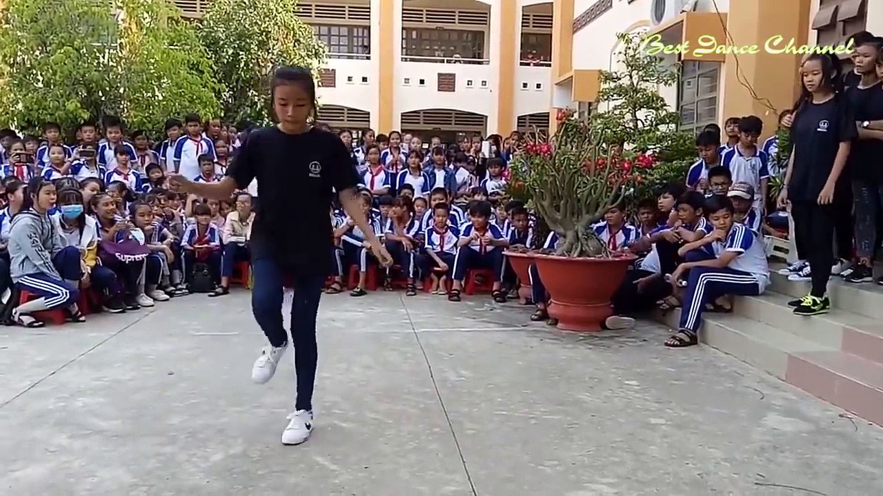 Nhảy Shuffle dance Seve, Trả dép bố về, Yêu 5 remix cho các bạn ấy 1 like nào 