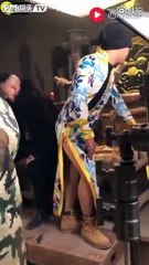 Cet acteur double le derrière d'une femme dans un film en chine !