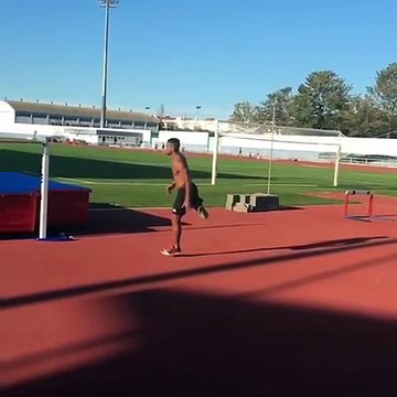 Amputé d'une jambe il fait du saut en hauteur en Athlétisme !