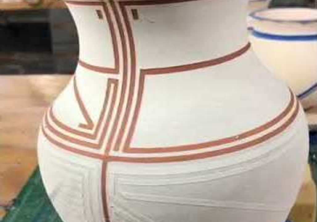 Ceramic Artist Uses Mesmerizing Painting Method