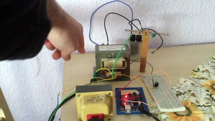 Pruebas de descargas de energía fría sobre corriente alterna 125V