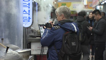 올림픽 관광객 몰리는 전통시장 / YTN