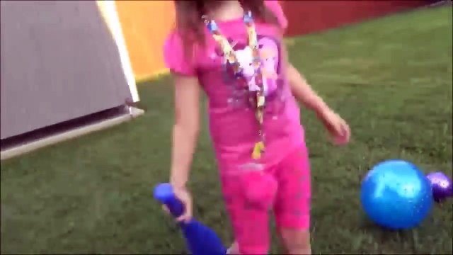 Victoria & Annabelle Toy Freaks Family Chipmunks Hitting Eggs & Cupcakes Baseball Bats
