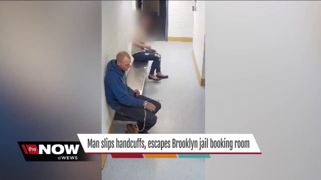 Un détenu réussi à retirer ses menottes et s'échapper de garde à vue