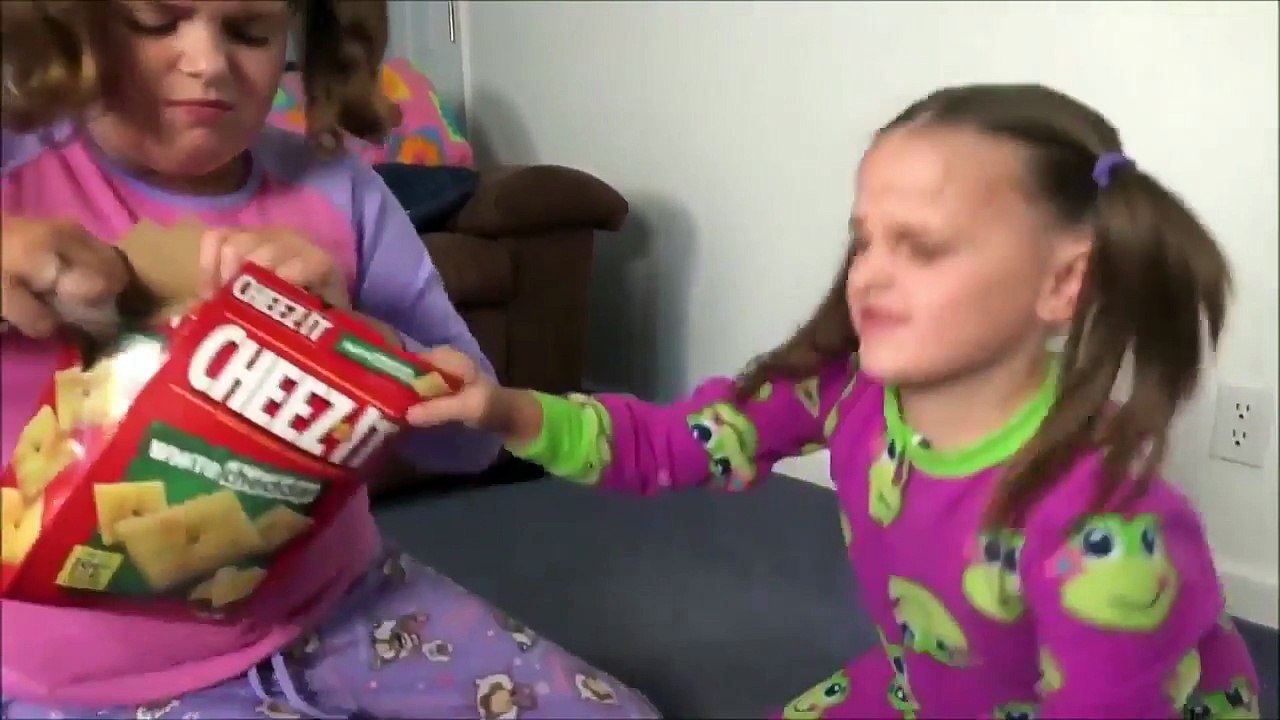 Crying Baby Bad Kids Victoria vs Crybaby Annabelle ' Eats Cockroach