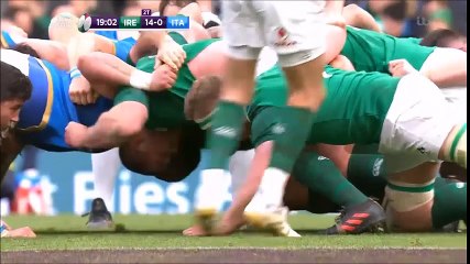 Les mêlées de l'Italie face à l'Irlande